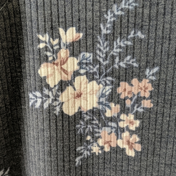 Floral Top - Picture 5 of 5